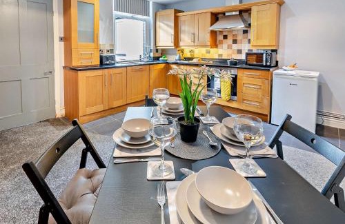 Ogden House | 3 Bed in Wilsden 93627