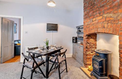 Ogden House | 3 Bed in Wilsden 93627