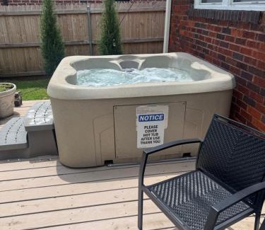 Cherry Street House | 3 Bed, Office, Hot Tub, 2 Min To Cherry St