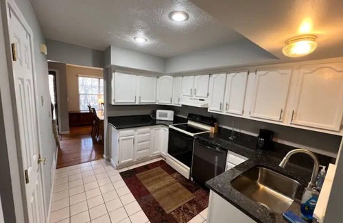 Cross Lanes House | 3 bed townhouse close to Casino!