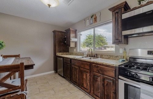 Northeast Heights House | 3 Bedroom (1 King 2 Queen beds) 1 bathroom home with private backyard