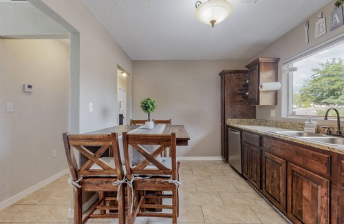 Northeast Heights House | 3 Bedroom (1 King 2 Queen beds) 1 bathroom home with private backyard