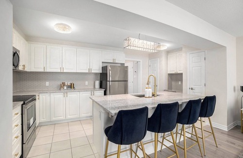 Ottawa Division House | 3 bedroom 2.5 Bath house- Short-term
