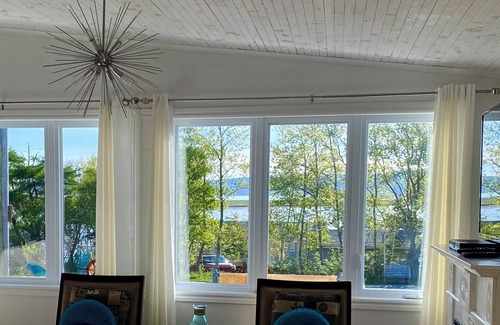 Terra Nova House | 3 bedroom 3 bath bungalow , Ocean View , 3kms to Chance Cove Trail
