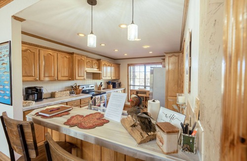 Pangburn House | 3 Bedroom 3 Bathroom Cabin on Little Red River w/Private Dock!