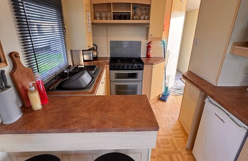 Rhyl Ski Chalet | 3 Bedroom, 8 Berth, cosy static family caravan