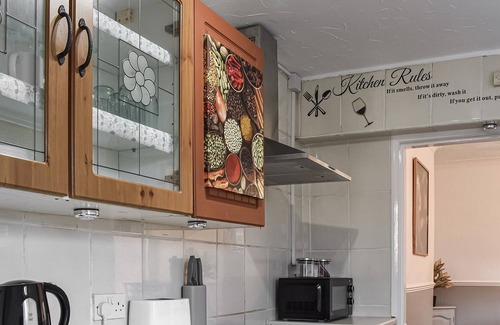 Doncaster Cottage | 3 bedroom accommodation in New Rossington, near Doncaster