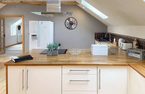 Cilybebyll Cottage | 3 bedroom accommodation in Rh&ocirc;s, near Pontardawe