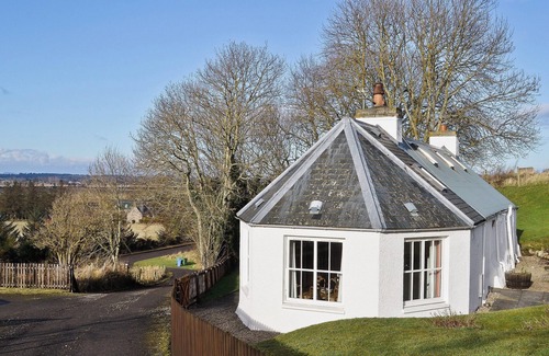 Balintore Cottage | 3 bedroom accommodation in Bayfield, Nigg