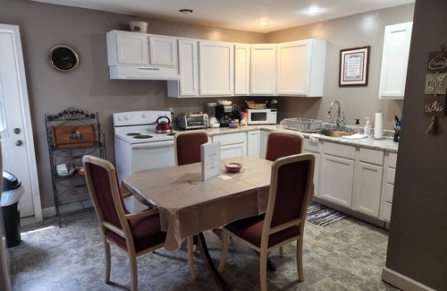 Goshen Apartment | 3-bedroom apartment in marvelous Goshen with WiFi, AC