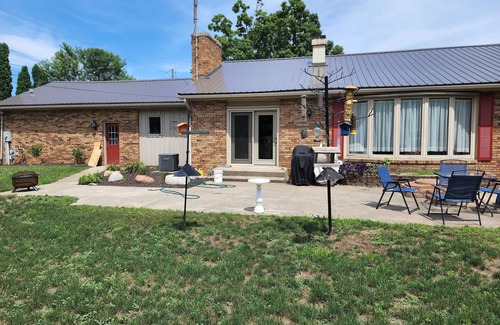 Goshen Apartment | 3-bedroom apartment in marvelous Goshen with WiFi, AC