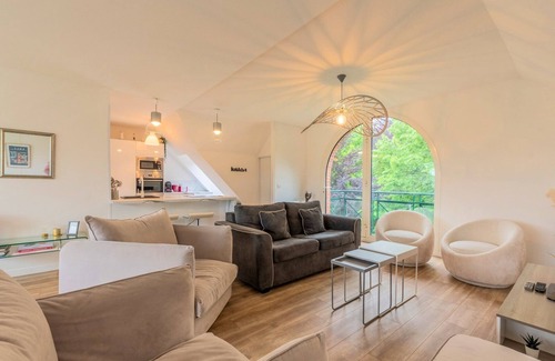 Croix Apartment | 3 bedroom apartment w/private parking and terrace