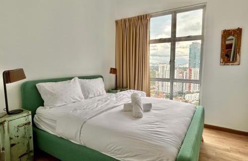 Brickfields Apartment | 3 bedroom apt L26 at kl sentral with city view