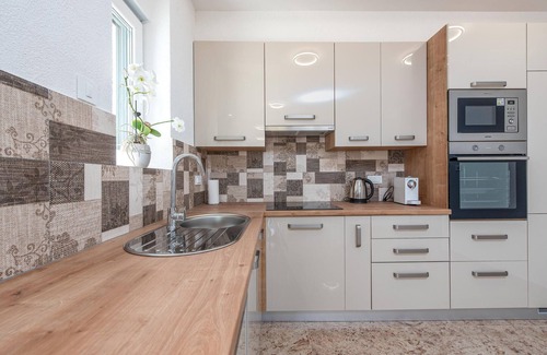 Gospic House | 3 bedroom awesome home in Debelo Brdo