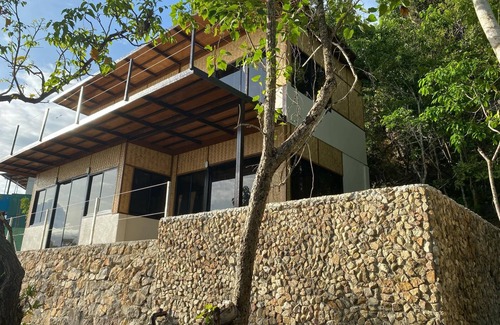 Coron House | 3 Bedroom Beach House with Pool