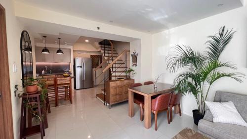 Downtown Apartment | 3 Bedroom Beautiful and Spacious Penthouse in Makati