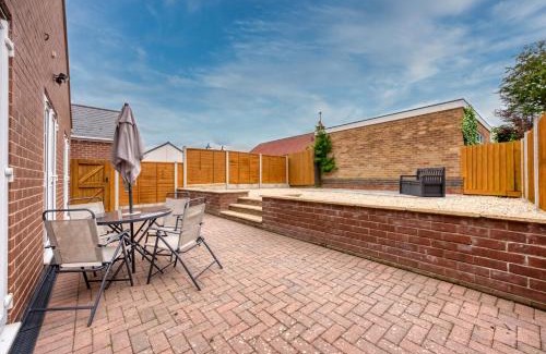 Stoke Bardolph Apartment | 3 Bedroom Bungalow with Garden and Parking