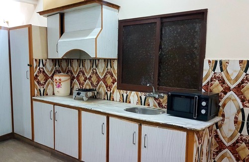 Karachi House | 3 Bedroom Comfort Home - 2 minutes to the hospitals and super stores
