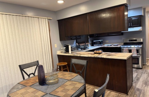 La Grange Apartment | 3 bedroom Condo on Lagrange