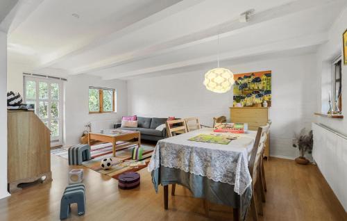 Hadbjerg House | 3 Bedroom Cozy Home In Hadsten