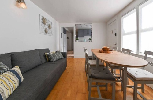 Poets Corner Apartment | 3 bedroom flat in Berkeley's Poet's Corner