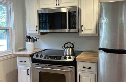 Marion House | 3 Bedroom Home Facing Inner harbor with 1st Floor King Bedroom.