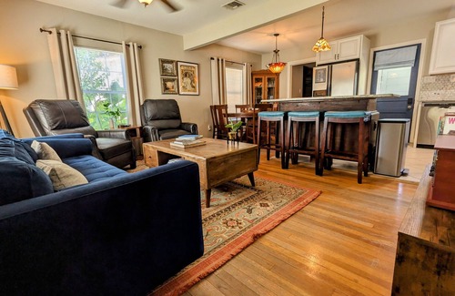 San Antonio House | 3 Bedroom Home in Historic Deco District - Minutes from Downtown