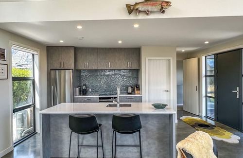 Kawarau Falls House | 3 Bedroom home with spa in Jacks Point