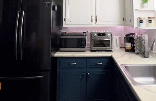 East Brunswick House | 3-Bedroom Home with Fireplace & 130-Inch Projector – Great for Family Getaways!