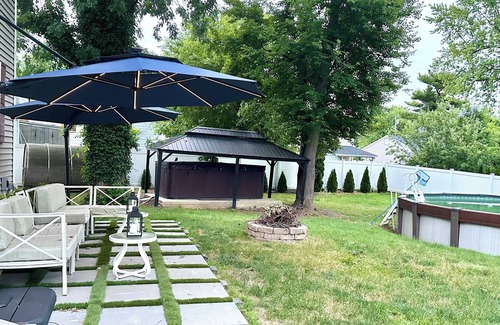 East Brunswick House | 3-Bedroom Home with Fireplace & 130-Inch Projector – Great for Family Getaways!