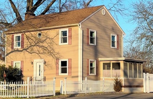 East Brunswick House | 3-Bedroom Home with Fireplace & 130-Inch Projector – Great for Family Getaways!