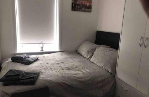 Brighouse Apartment | 3 Bedroom House Brighouse