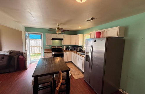 Kannapolis House | 3-bedroom house in charming Kannapolis with AC