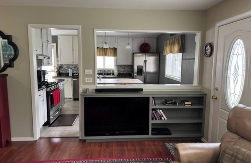 Mundelein House | 3-bedroom House in Cozy Mundelein with Private Patio and Grill