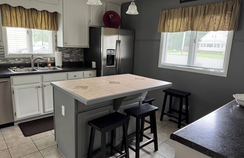 Mundelein House | 3-bedroom House in Cozy Mundelein with Private Patio and Grill