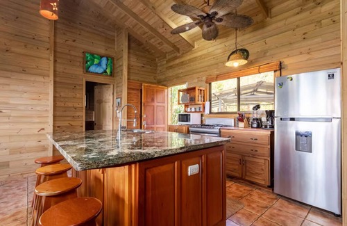 Dominicalito House | 3-bedroom house in wonderful Dominicalito with WiFi, AC