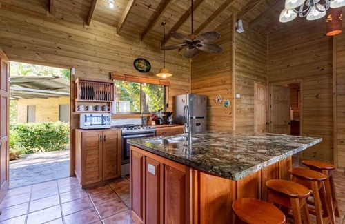 Dominicalito House | 3-bedroom house in wonderful Dominicalito with WiFi, AC