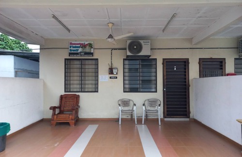 Bukit Naga House | 3-bedroom house in Shah Alam with WiFi, AC, family-friendly & spacious parking