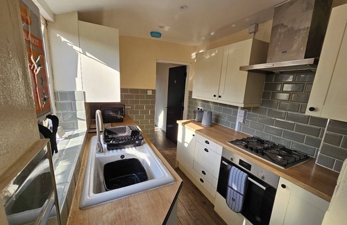 Gloucester House | 3 Bedroom house in the Centre of Gloucester.