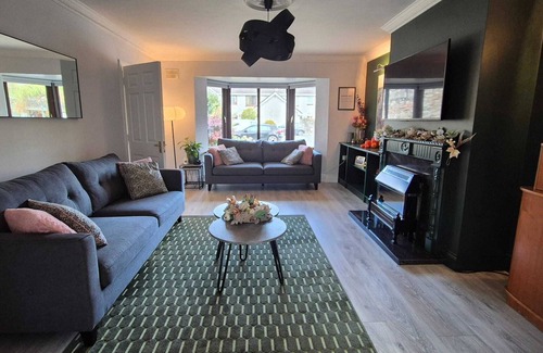 Ardee House | 3 bedroom house in the heart of Ardee with WiFi. Leave the car at home!