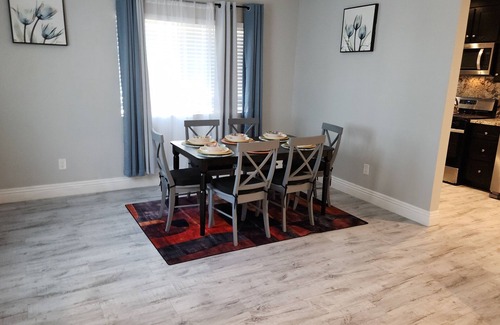 Los Angeles House | 3-bedroom House in brilliant LA, close to LAX, SOFI, HOLLYWOOD, and Downtown LA.