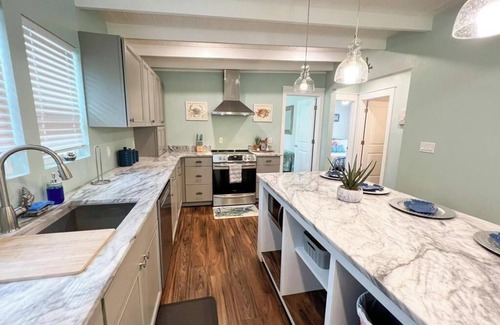 Steinhatchee House | 3-bedroom house in charming Steinhatchee with AC, WiFi. Enjoy a relaxing getaway