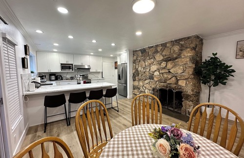 Sequoyah House | 3-bedroom house in welcoming California with WiFi, fitness room