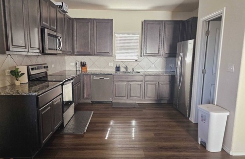 Converse House | 3-bedroom house in wonderful Converse with AC