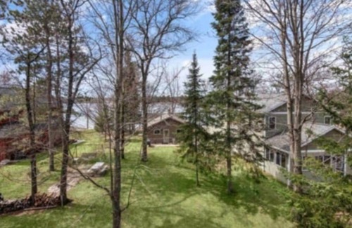 Athelstane House | 3 bedroom lake home located one hr from Lambeau field for the 2025 NFL Draft!