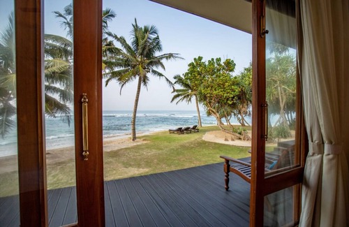 Kathaluwa Villa | 3 bedroom luxury villa on the beach- Exclusive. Fully Staffed. South Point Villa