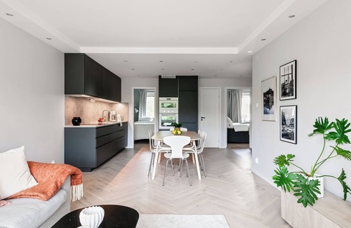Bandhagen Apartment | 3 Bedroom Newly Renovated City Apartment