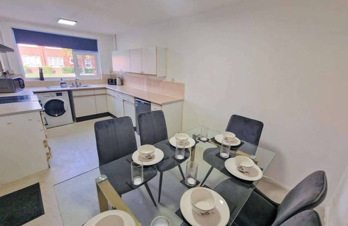 Northenden House | 3 Bedroom Northenden Home by City SuperHost