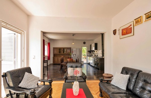 Prolozac House | 3 bedroom pet friendly home in Sumet