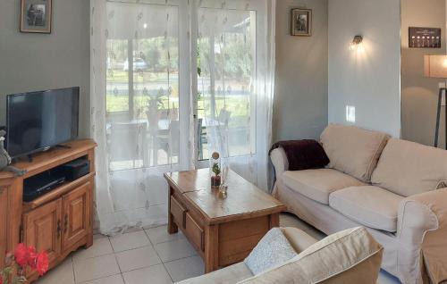 Arzal House | 3 Bedroom Pet Friendly Home In Arzal